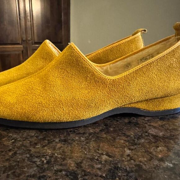 Vintage Daniel Green Women's Yellow shoes/ Slippers - size 6 - Picture 1 of 8